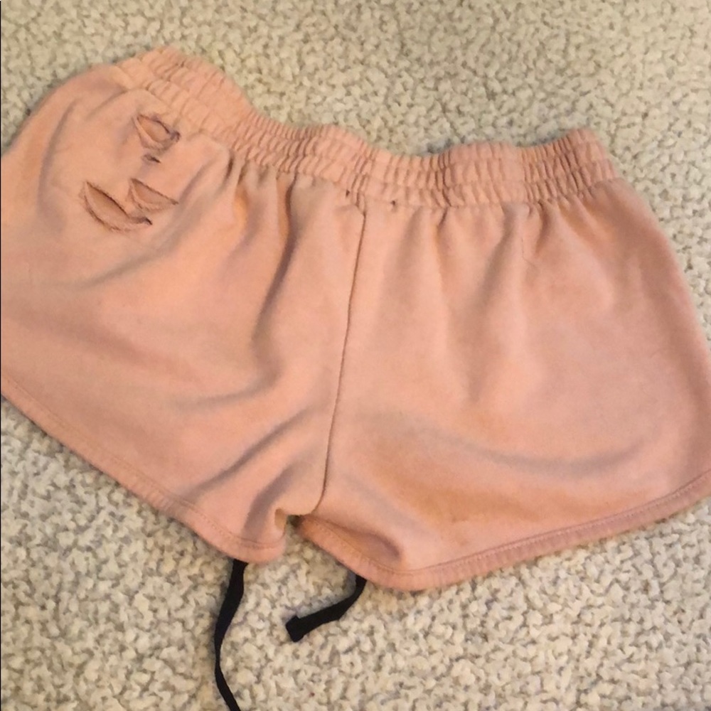Pink torn shorts - Picture 2 of 3
